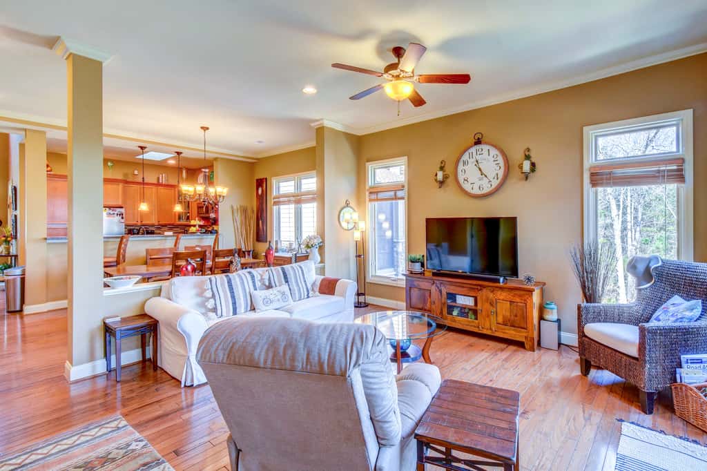 West Union Townhome w/ Patio & Lake View
