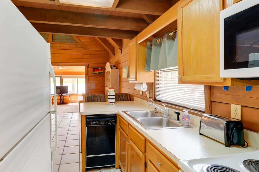 Boat, Fish & Swim: Lakefront Cabin in Okeechobee!