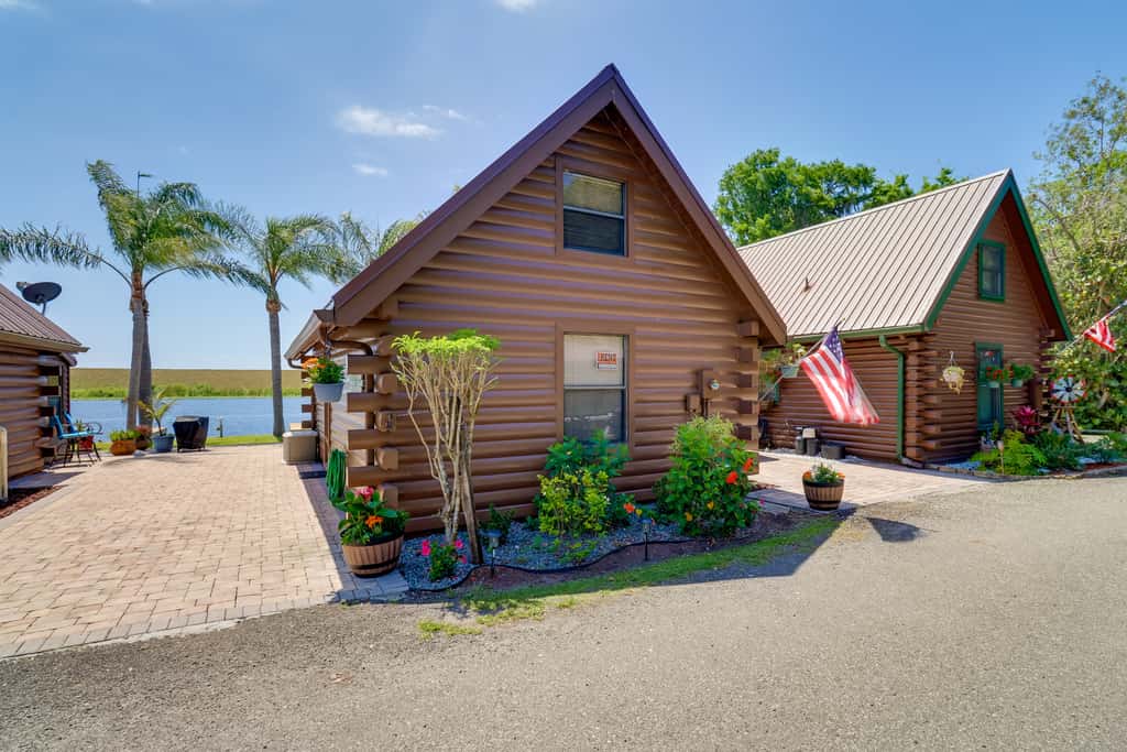 Boat, Fish & Swim: Lakefront Cabin in Okeechobee!