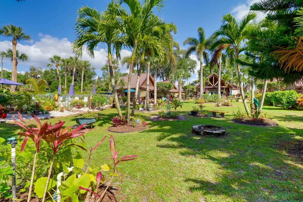 Boat, Fish & Swim: Lakefront Cabin in Okeechobee!