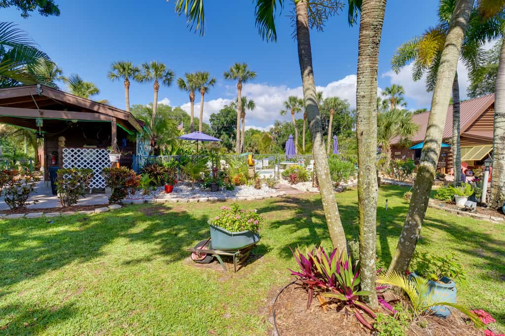 Boat, Fish & Swim: Lakefront Cabin in Okeechobee!