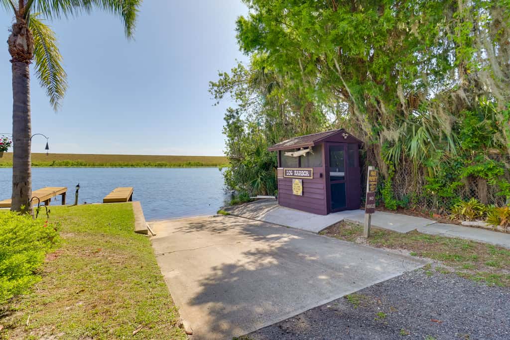 Boat, Fish & Swim: Lakefront Cabin in Okeechobee!