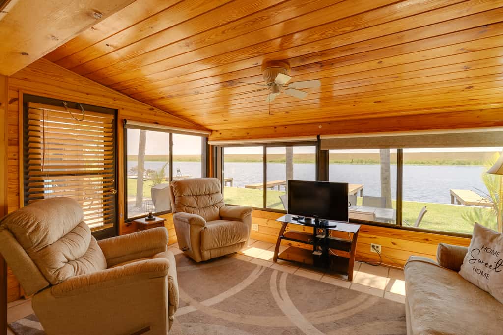 Boat, Fish & Swim: Lakefront Cabin in Okeechobee!