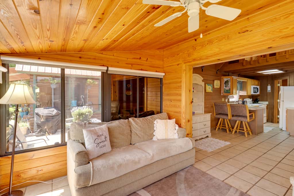 Boat, Fish & Swim: Lakefront Cabin in Okeechobee!