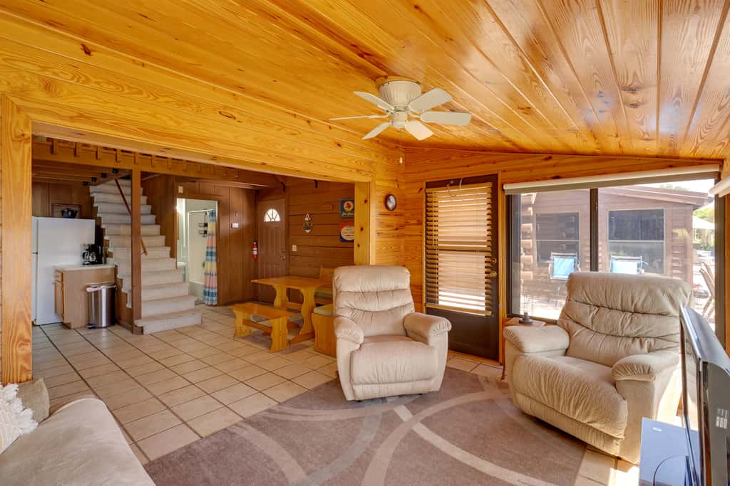 Boat, Fish & Swim: Lakefront Cabin in Okeechobee!