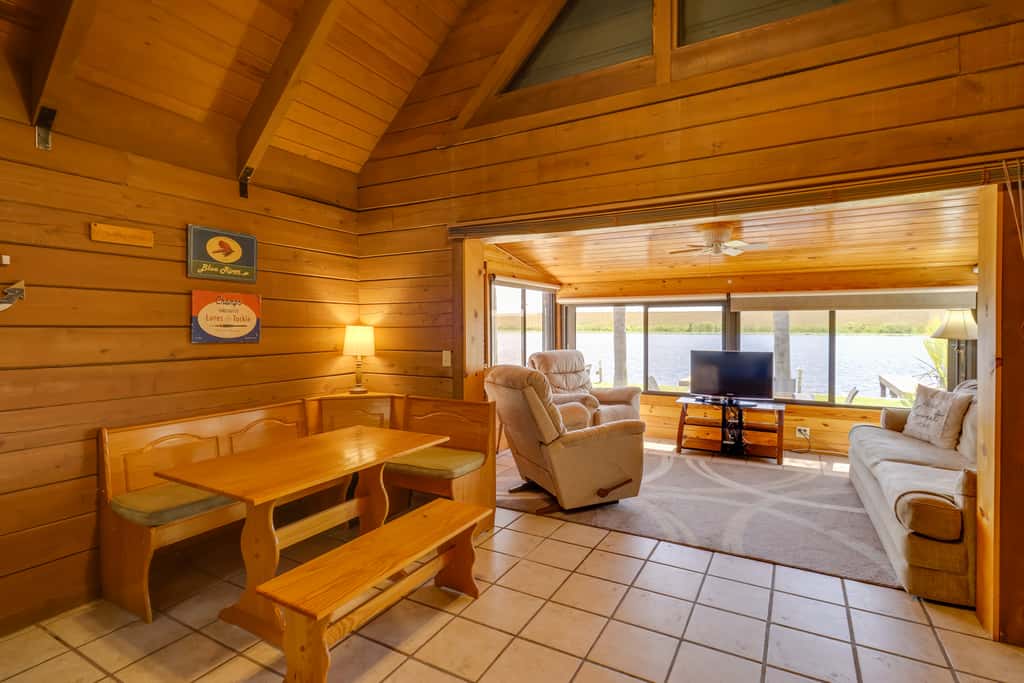Boat, Fish & Swim: Lakefront Cabin in Okeechobee!