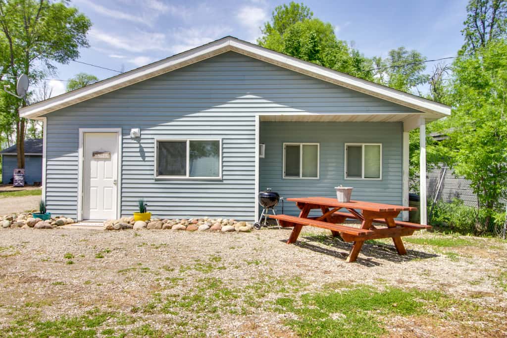 Boat + Fish on Mille Lacs Lake: ‘Walleye Cabin’