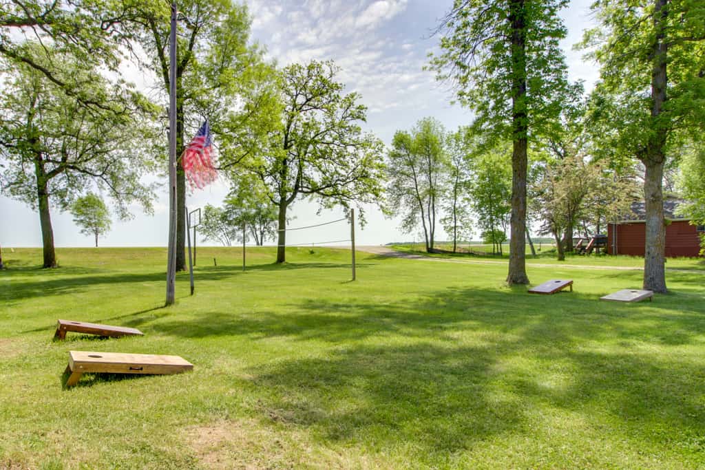 Boat + Fish on Mille Lacs Lake: ‘Walleye Cabin’
