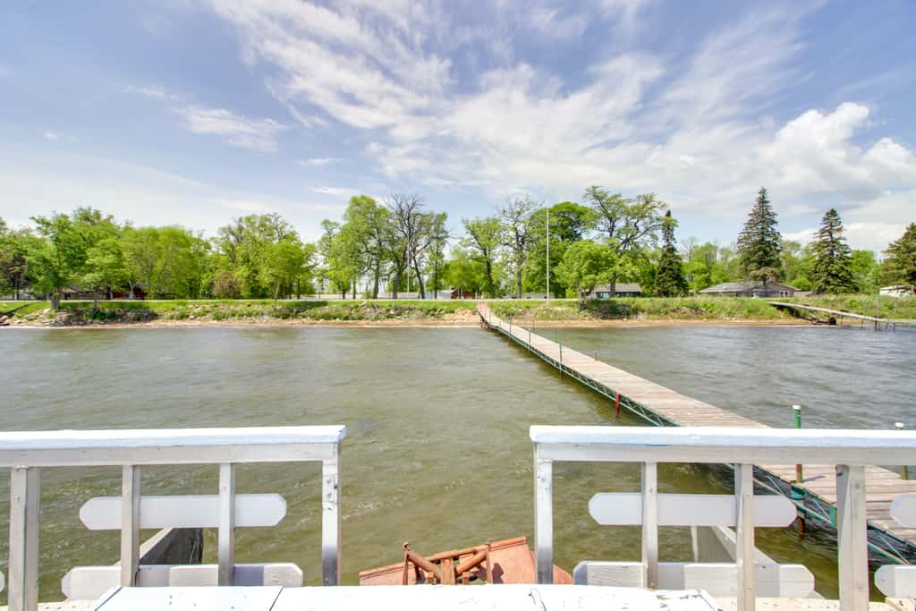 Boat + Fish on Mille Lacs Lake: ‘Walleye Cabin’
