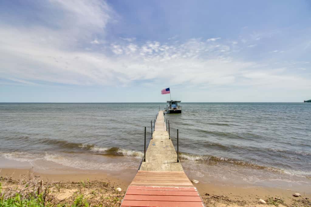 Boat + Fish on Mille Lacs Lake: ‘Walleye Cabin’