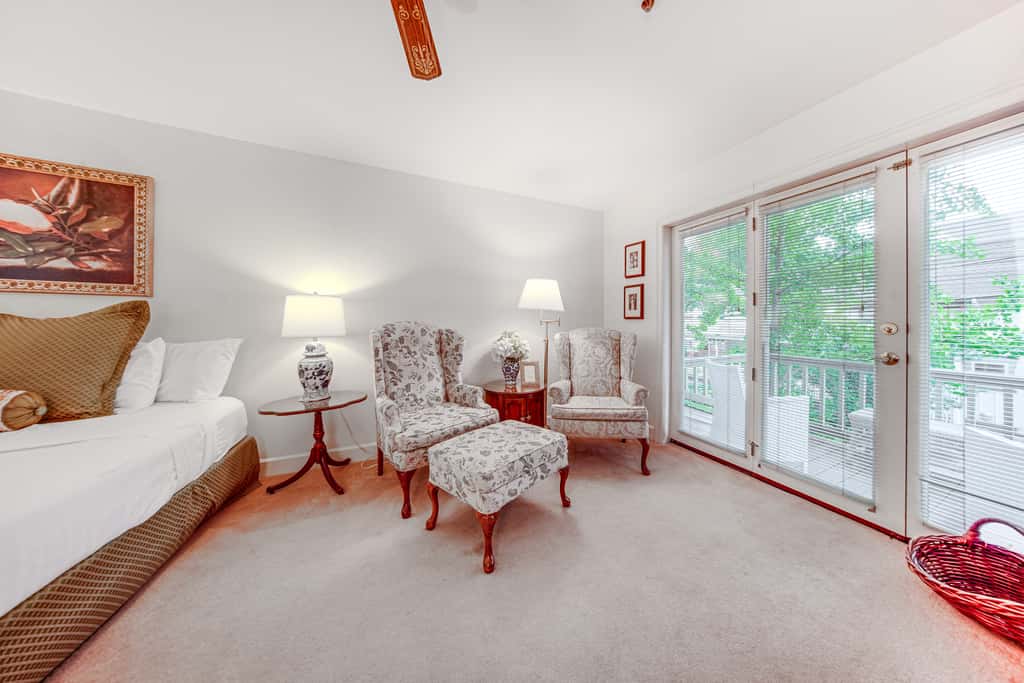 Experience Chautauqua! Newly Renovated Studio