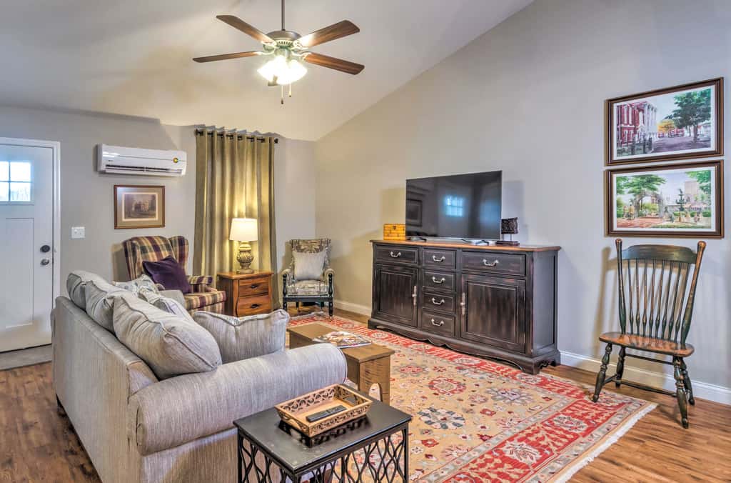 Pet-Friendly Brownsville Retreat w/ Porch!