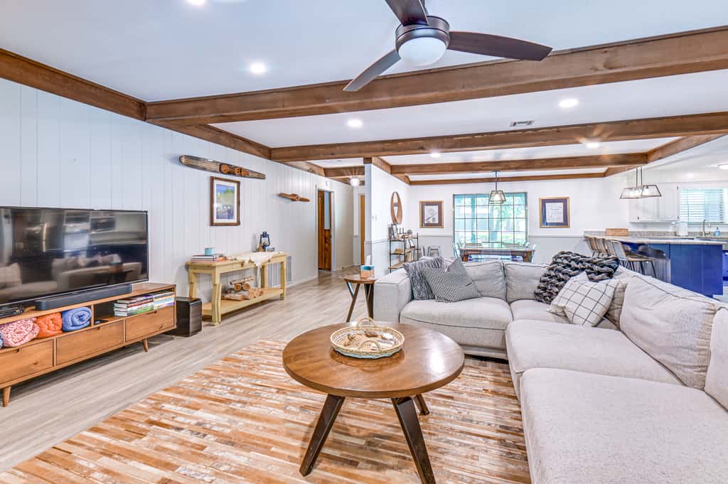 Home w/ Lake Texoma View, Game Room & Bar