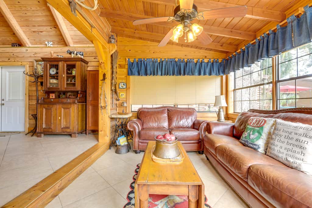 Steps to Lake Okeechobee: Cabin w/ Pool Access!