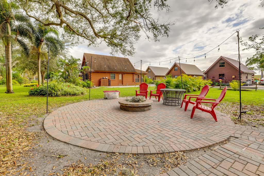 Steps to Lake Okeechobee: Cabin w/ Pool Access!
