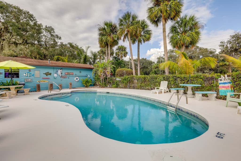 Steps to Lake Okeechobee: Cabin w/ Pool Access!