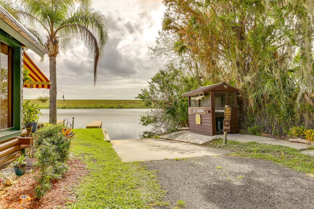 Steps to Lake Okeechobee: Cabin w/ Pool Access!