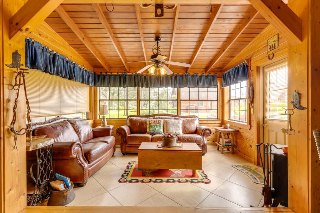 Steps to Lake Okeechobee: Cabin w/ Pool Access!