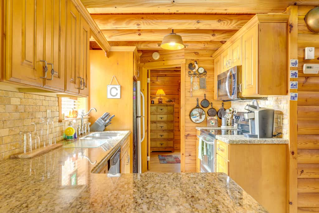 Steps to Lake Okeechobee: Cabin w/ Pool Access!