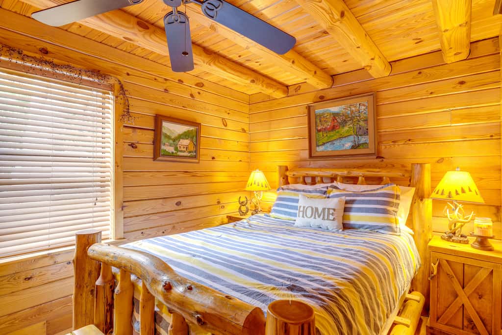 Steps to Lake Okeechobee: Cabin w/ Pool Access!