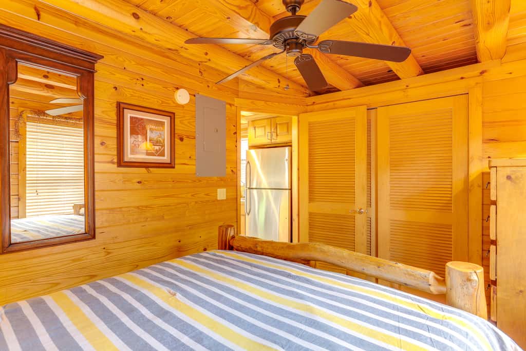 Steps to Lake Okeechobee: Cabin w/ Pool Access!