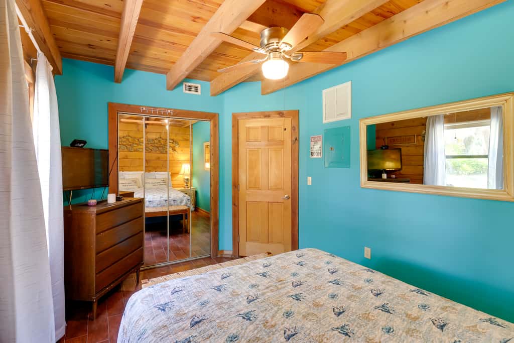 Access to Lake Okeechobee: Cabin w/ Perks!