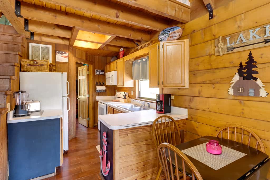 Access to Lake Okeechobee: Cabin w/ Perks!