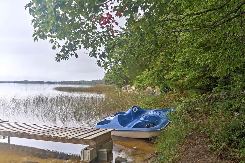 Gould City Lakefront Hideaway w/ Dock & Rowboat!