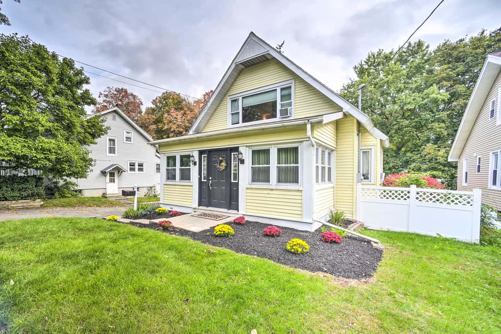 Pet-Friendly Latham Retreat ~ 7 Mi to Albany!