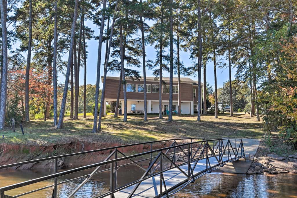 Angler’s Paradise, 1 Mi to Broyles Recreation Area