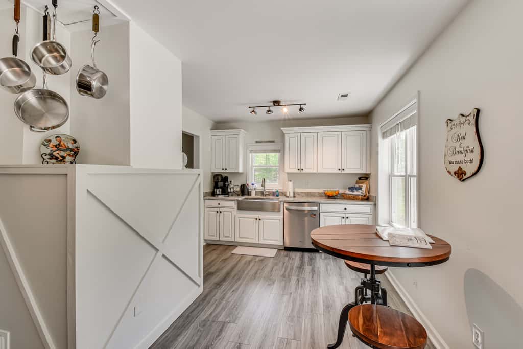 Waterfront Townville Home: Hot Tub & Lake Access!