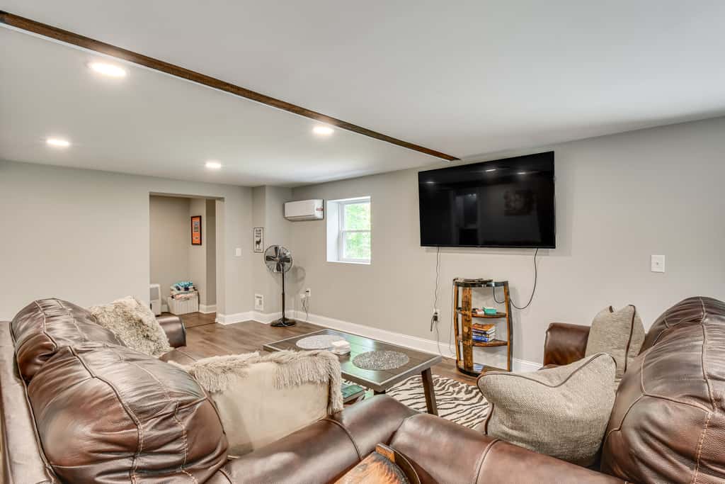 Waterfront Townville Home: Hot Tub & Lake Access!
