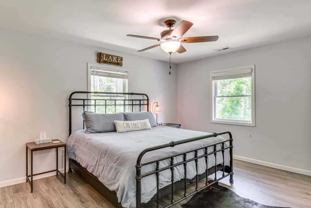 Waterfront Townville Home: Hot Tub & Lake Access!