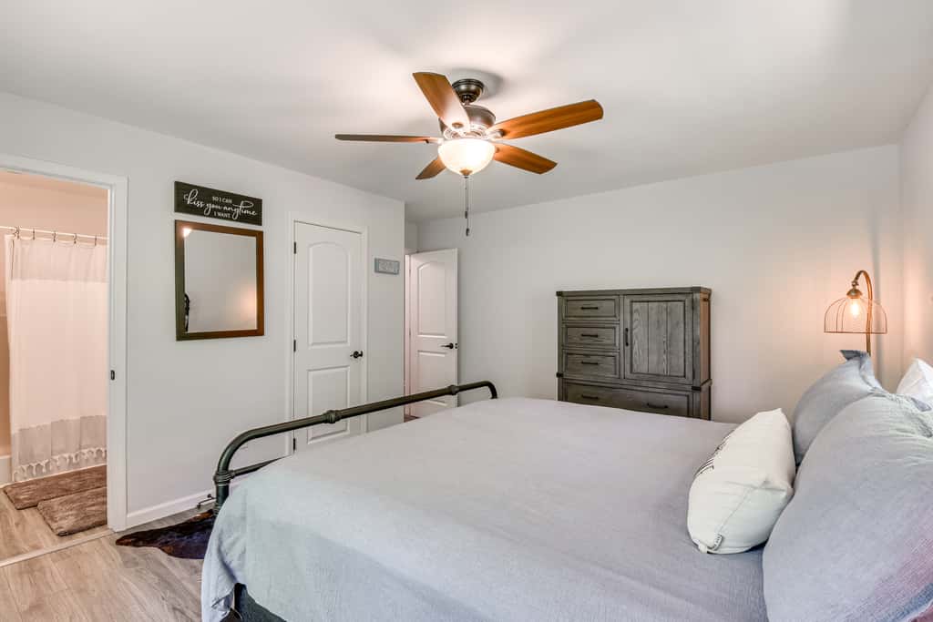 Waterfront Townville Home: Hot Tub & Lake Access!