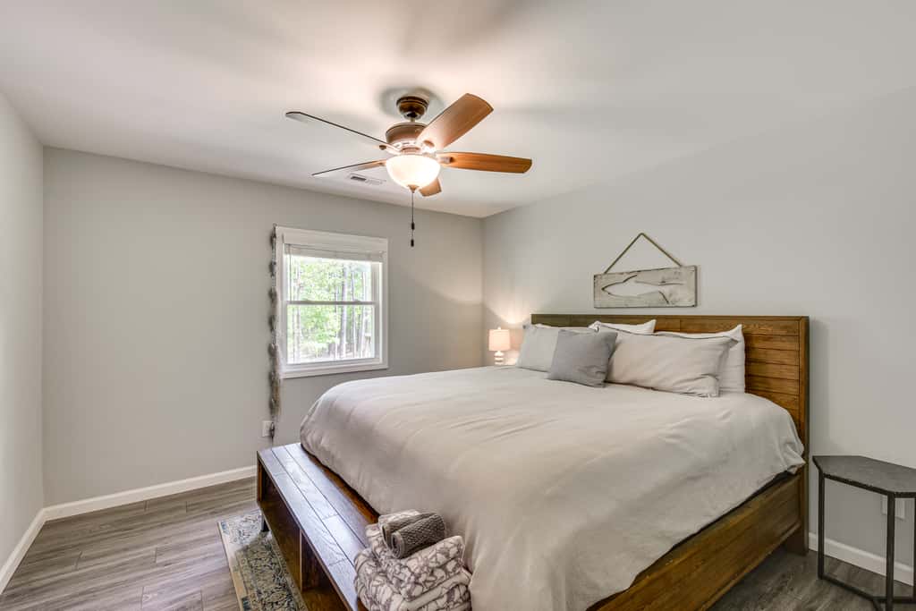 Waterfront Townville Home: Hot Tub & Lake Access!