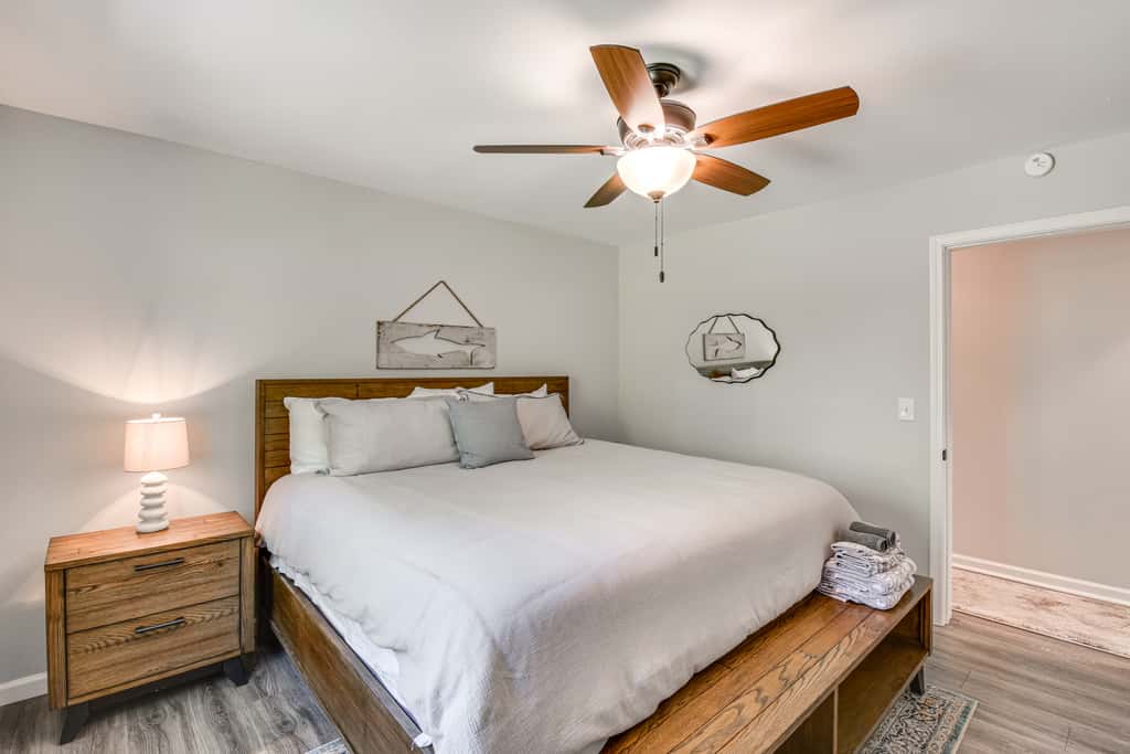 Waterfront Townville Home: Hot Tub & Lake Access!