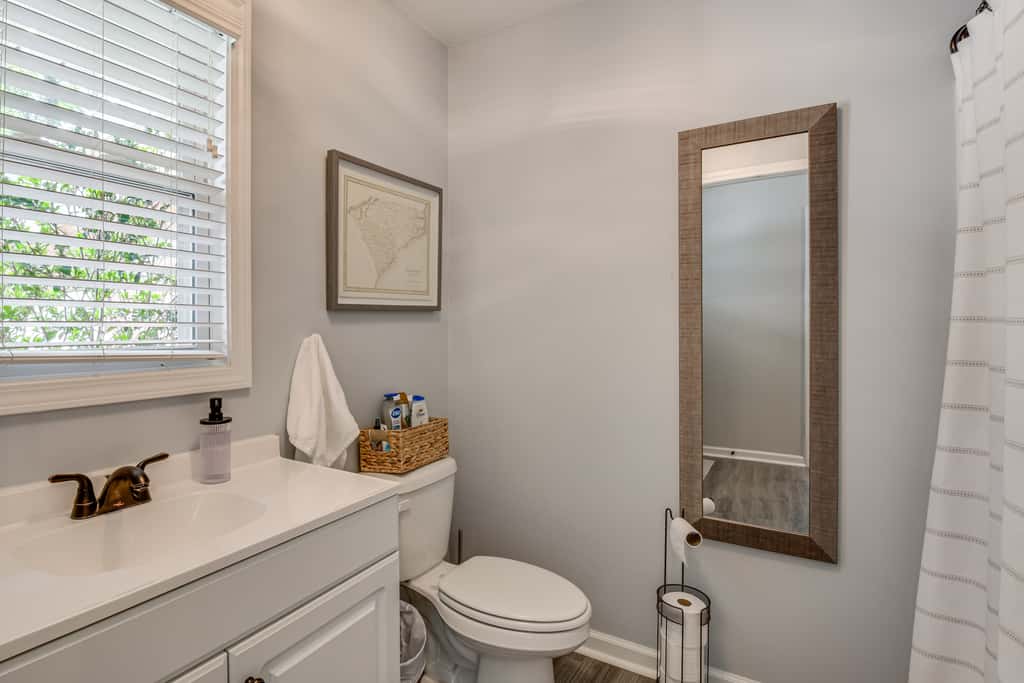 Waterfront Townville Home: Hot Tub & Lake Access!