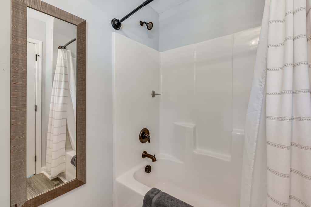 Waterfront Townville Home: Hot Tub & Lake Access!