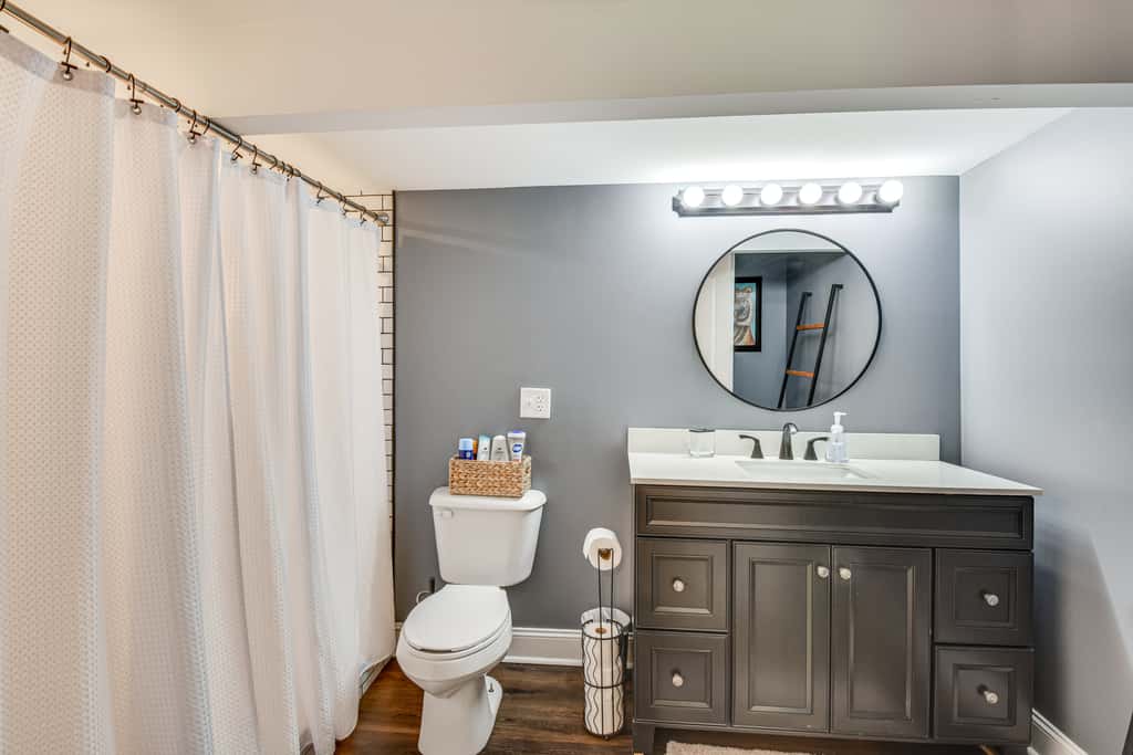 Waterfront Townville Home: Hot Tub & Lake Access!