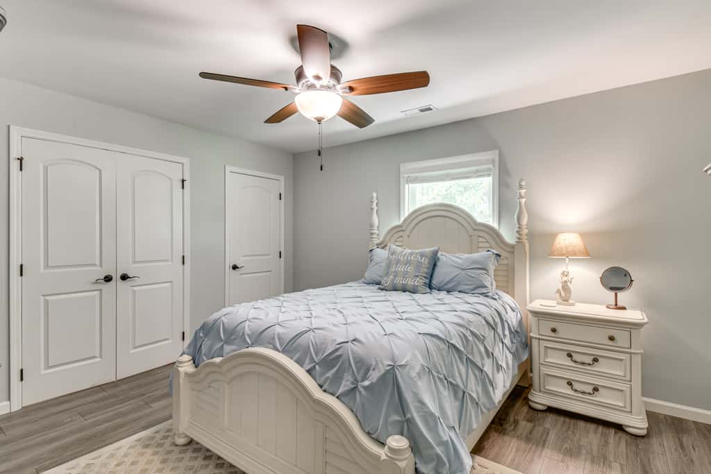 Waterfront Townville Home: Hot Tub & Lake Access!