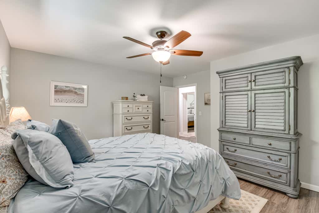 Waterfront Townville Home: Hot Tub & Lake Access!