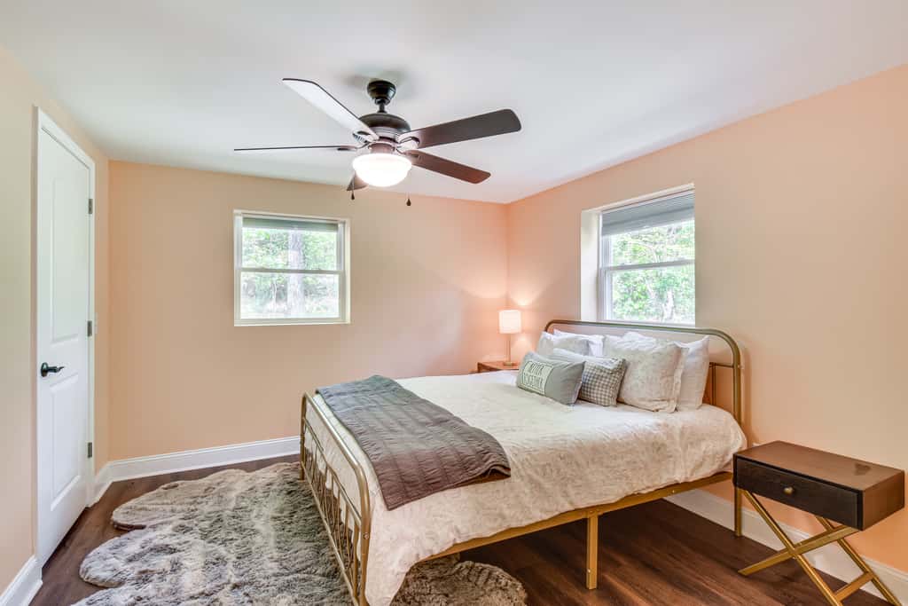 Waterfront Townville Home: Hot Tub & Lake Access!