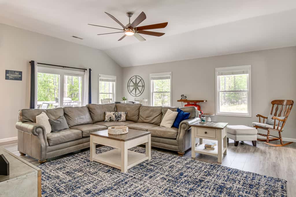 Waterfront Townville Home: Hot Tub & Lake Access!