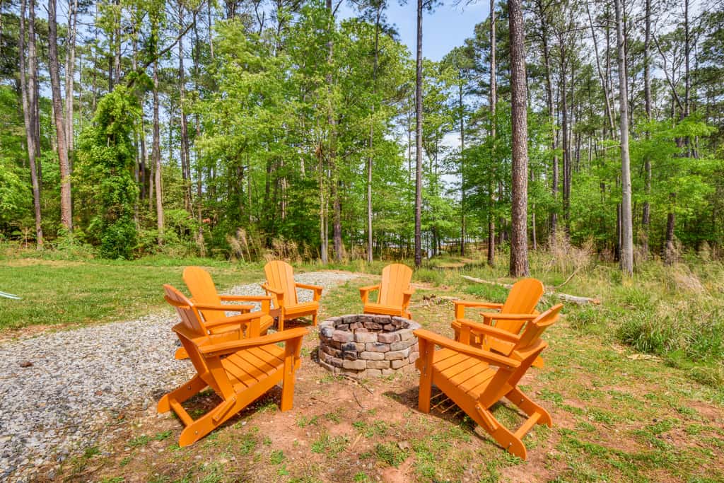 Waterfront Townville Home: Hot Tub & Lake Access!