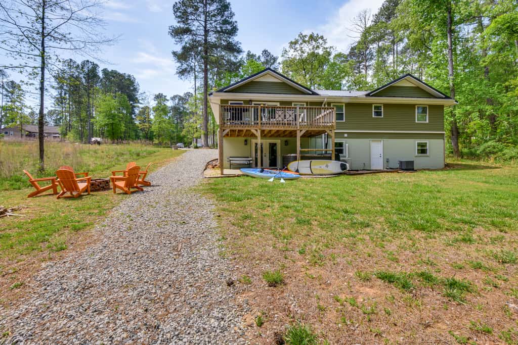 Waterfront Townville Home: Hot Tub & Lake Access!
