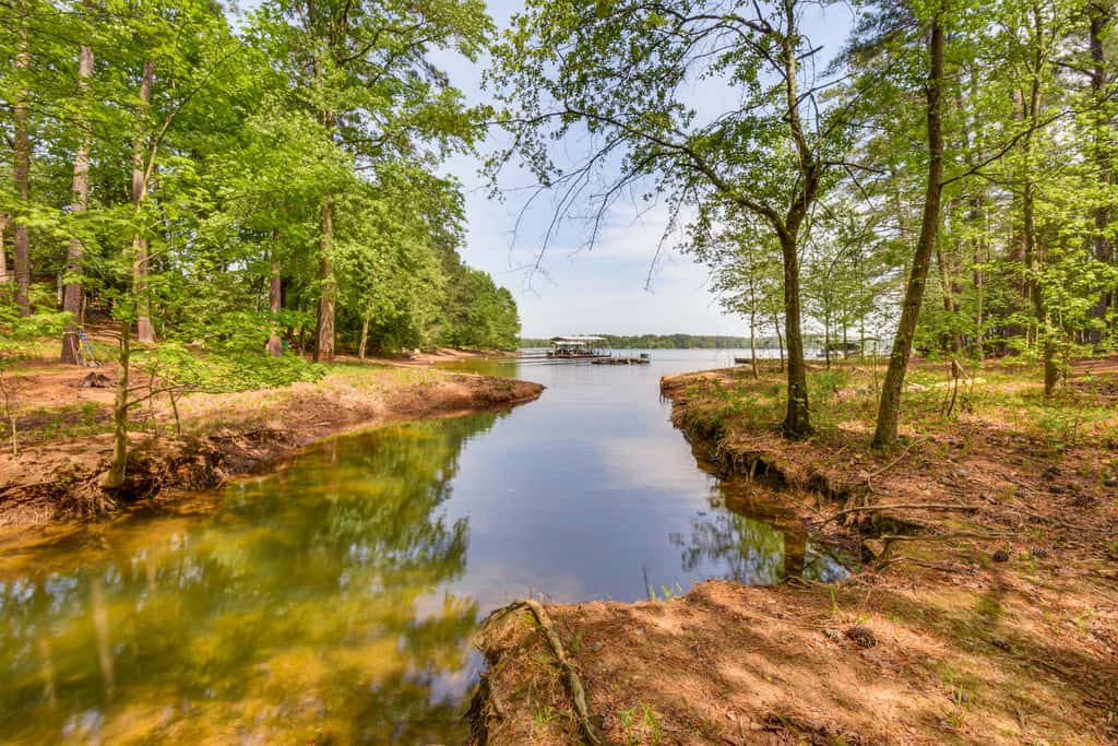 Waterfront Townville Home: Hot Tub & Lake Access!