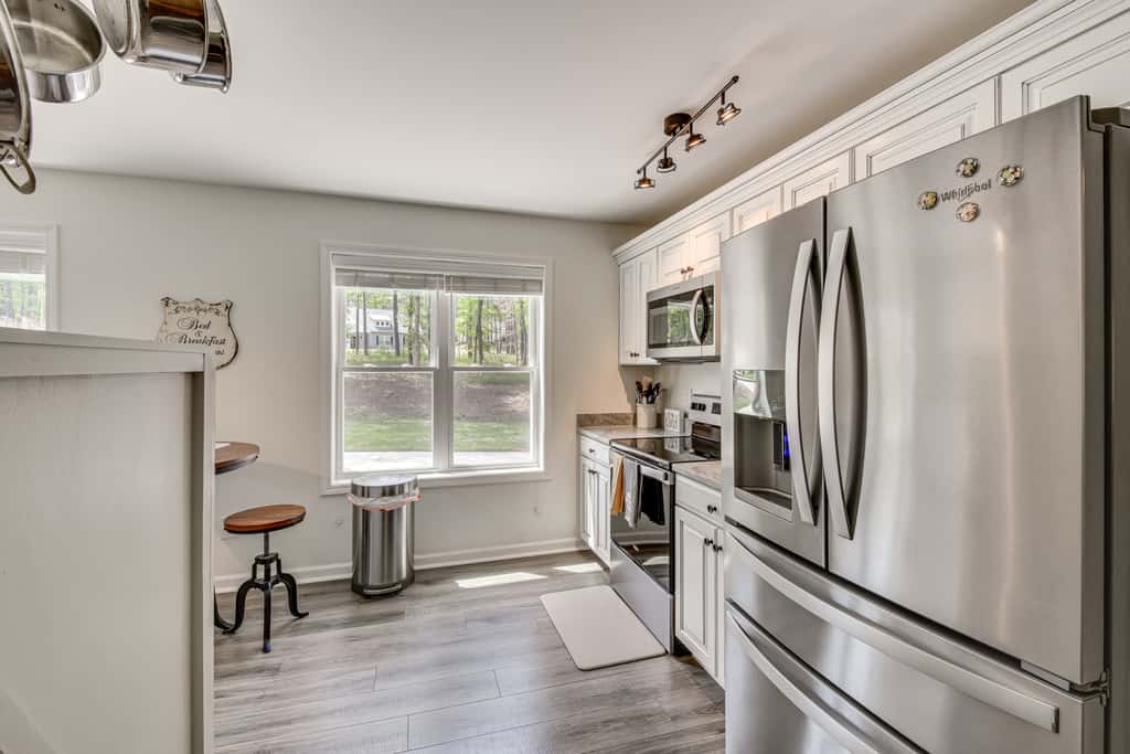 Waterfront Townville Home: Hot Tub & Lake Access!