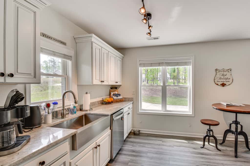 Waterfront Townville Home: Hot Tub & Lake Access!
