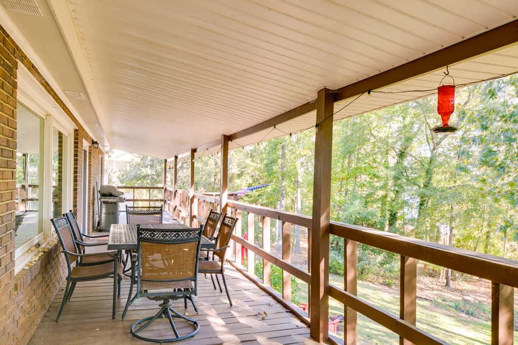 Lake Hartwell Retreat w/ Lake access & Firepit