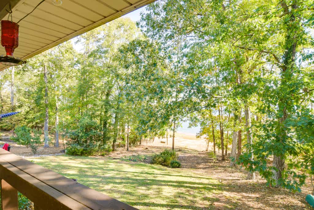 Lake Hartwell Retreat w/ Lake access & Firepit